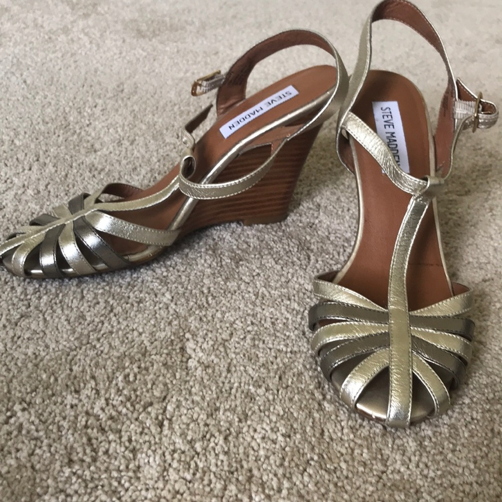 Steve Madden silver strappy wedges size 7.5